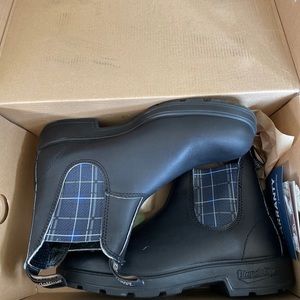Blundstone Women’s boots with blue plaid elastic